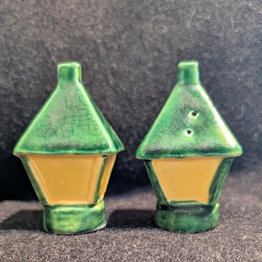 Ceramic lantern-shaped salt and pepper shakers